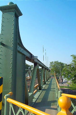 Lift bridge pedestrian walkway