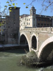  Ponte Fabricio, Isola Tiberina, Roma.