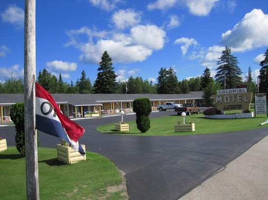 Colonial Motel