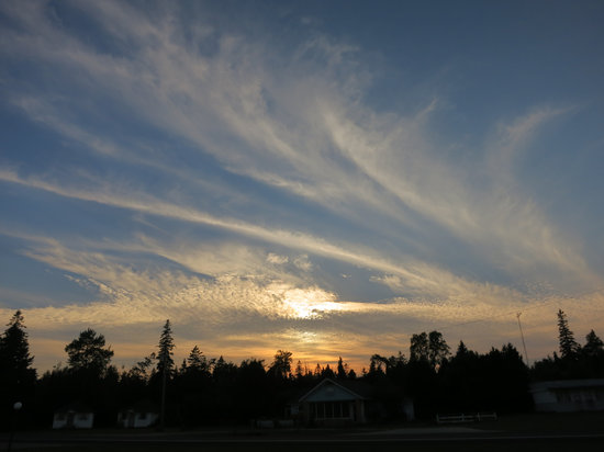 Sunset_at_the_Star_Motel_Manistique_MI.JPG